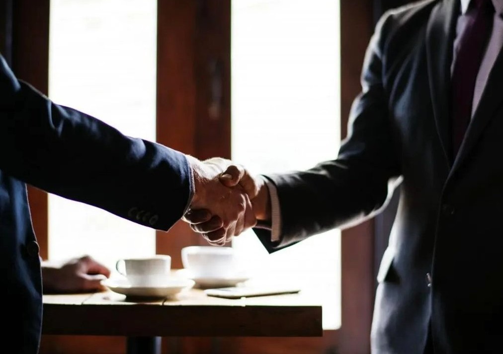 چگونه و در کجا آگهی مزایده و مناقصه را منتشر کنیم؟